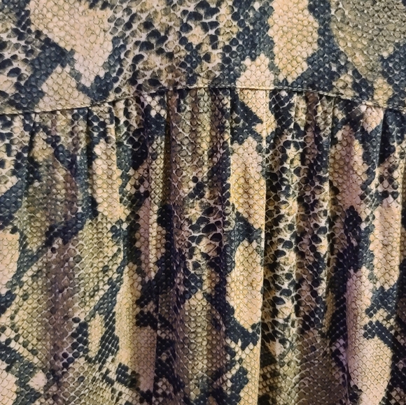 🍒2/$30- Snake Print Tunic - Picture 5 of 14